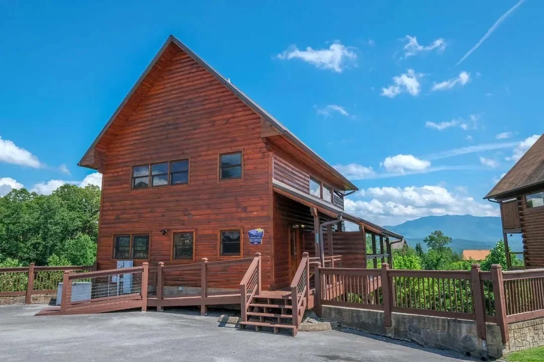 Rocky Top Retreat cabin exterior